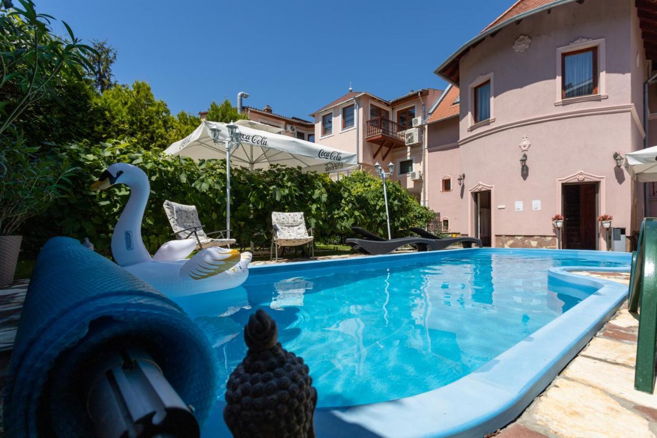 Illes Hotel Segedín Exteriér fotografie
