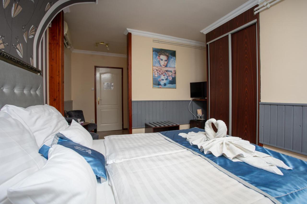 Illes Hotel Segedín Exteriér fotografie