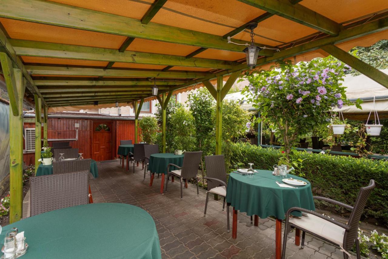 Illes Hotel Segedín Exteriér fotografie