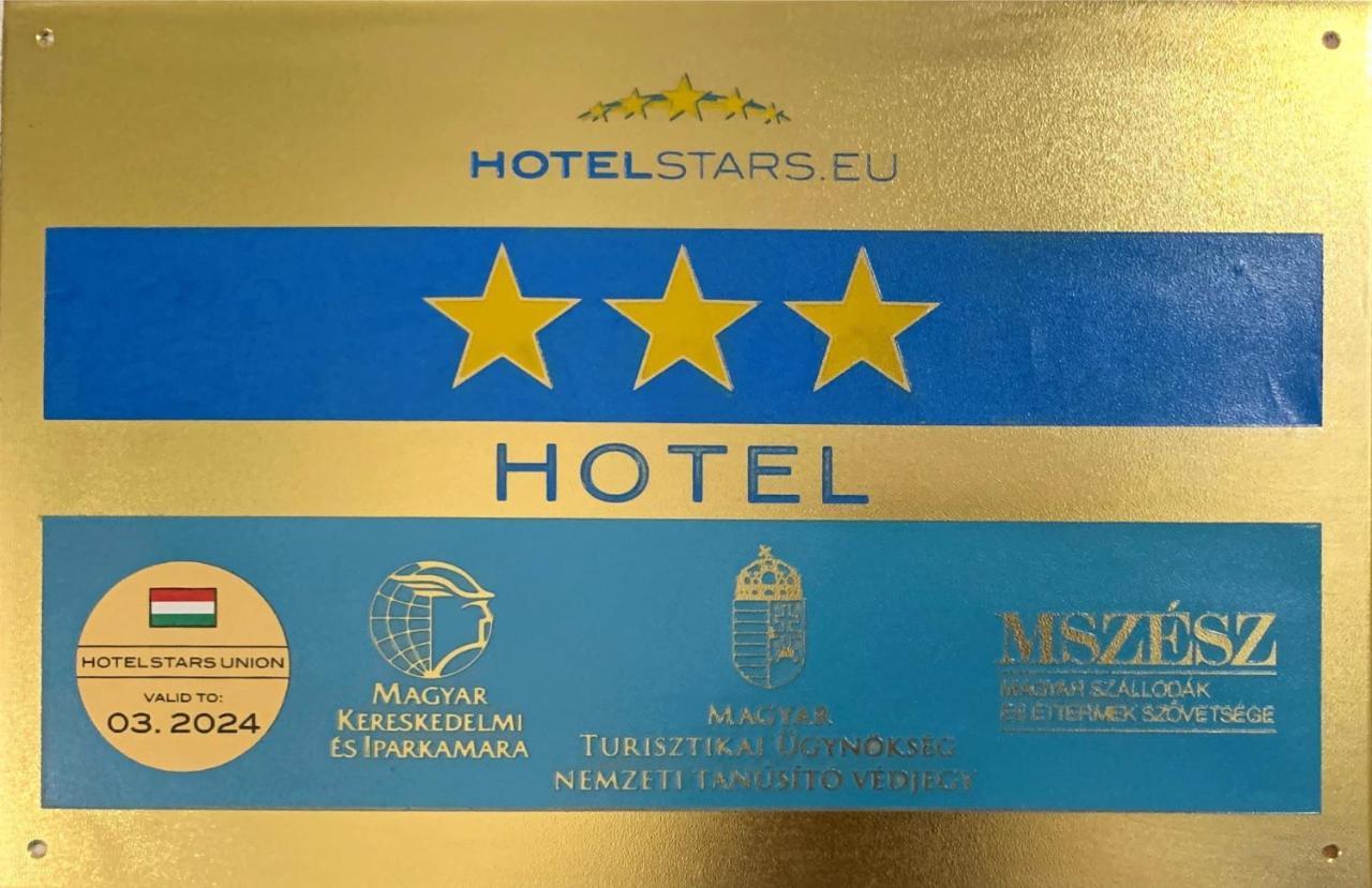 Illes Hotel Segedín Exteriér fotografie