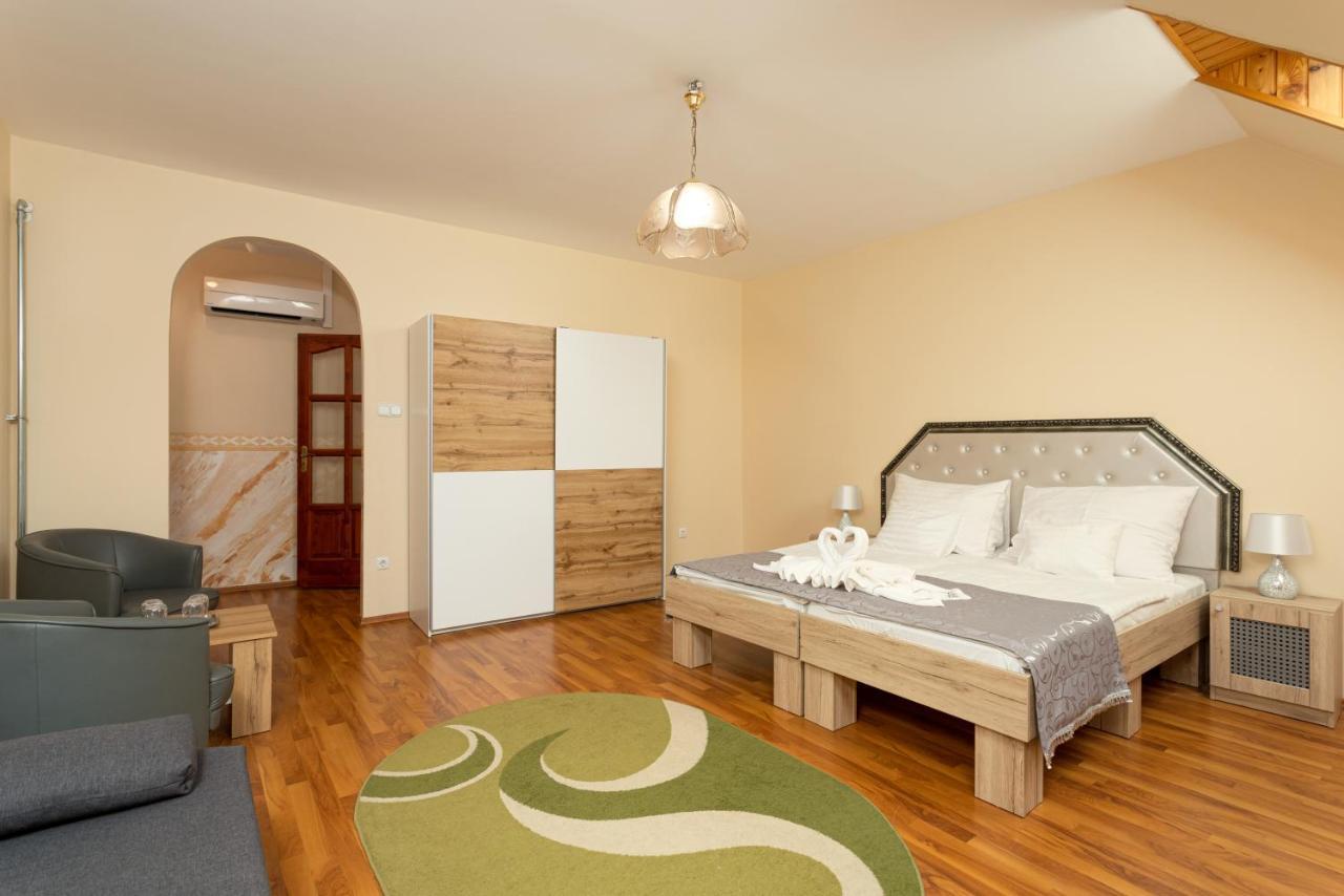 Illes Hotel Segedín Exteriér fotografie