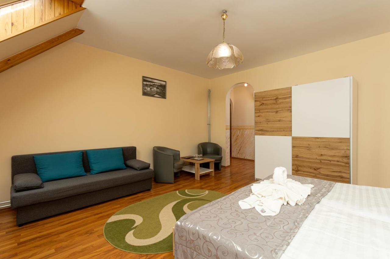 Illes Hotel Segedín Exteriér fotografie