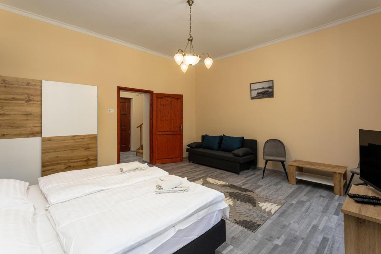 Illes Hotel Segedín Exteriér fotografie