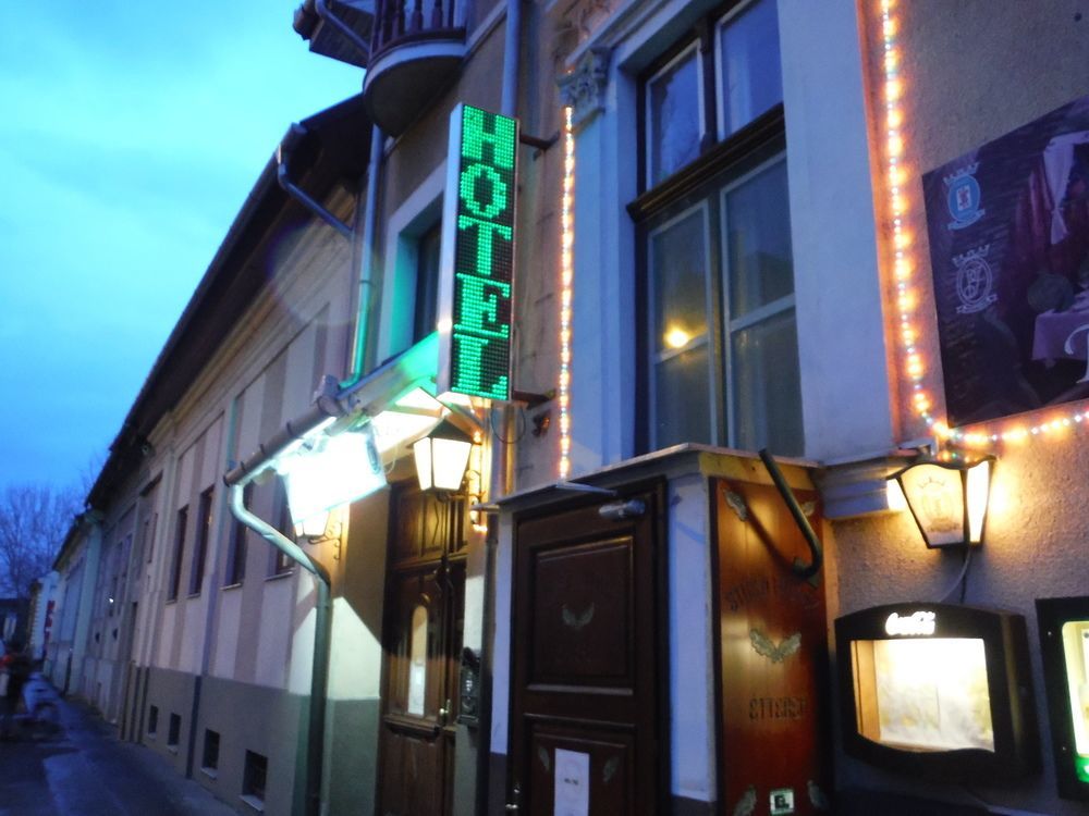 Illes Hotel Segedín Exteriér fotografie